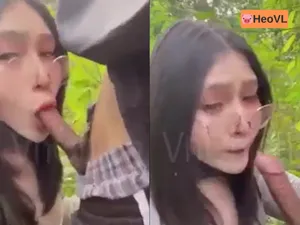 đi dã ngoại tiện nắc cô bạn gái ở trong rừng