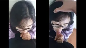 Eny đeo kính lén lút