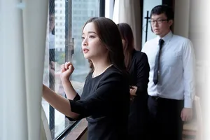 Gã chồng mất 3 năm, má kế trẻ tìm đến con chồng yêu giải tỏa thiếu thốn