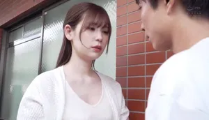 Chồng tẻ nhạt, vợ yêu nhận ra cậu thanh niên nhà kề bên tốt hơn
