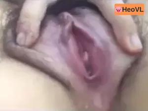 Ghệ show cận cảnh âm đạo đang thở